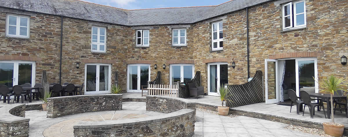 Menagwins Court Holiday Cottage with communal courtyard